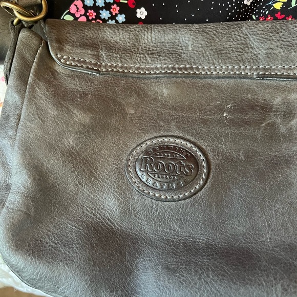 Dark grey vintage Roots bag 9” wide 7” tall - Picture 8 of 10